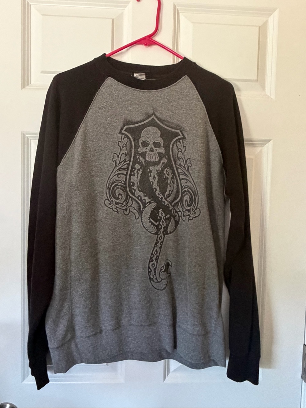 The Wizarding World of Harry Potter Heather Gray & Black Pullover
